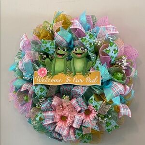 Welcome to our pad frog wreath